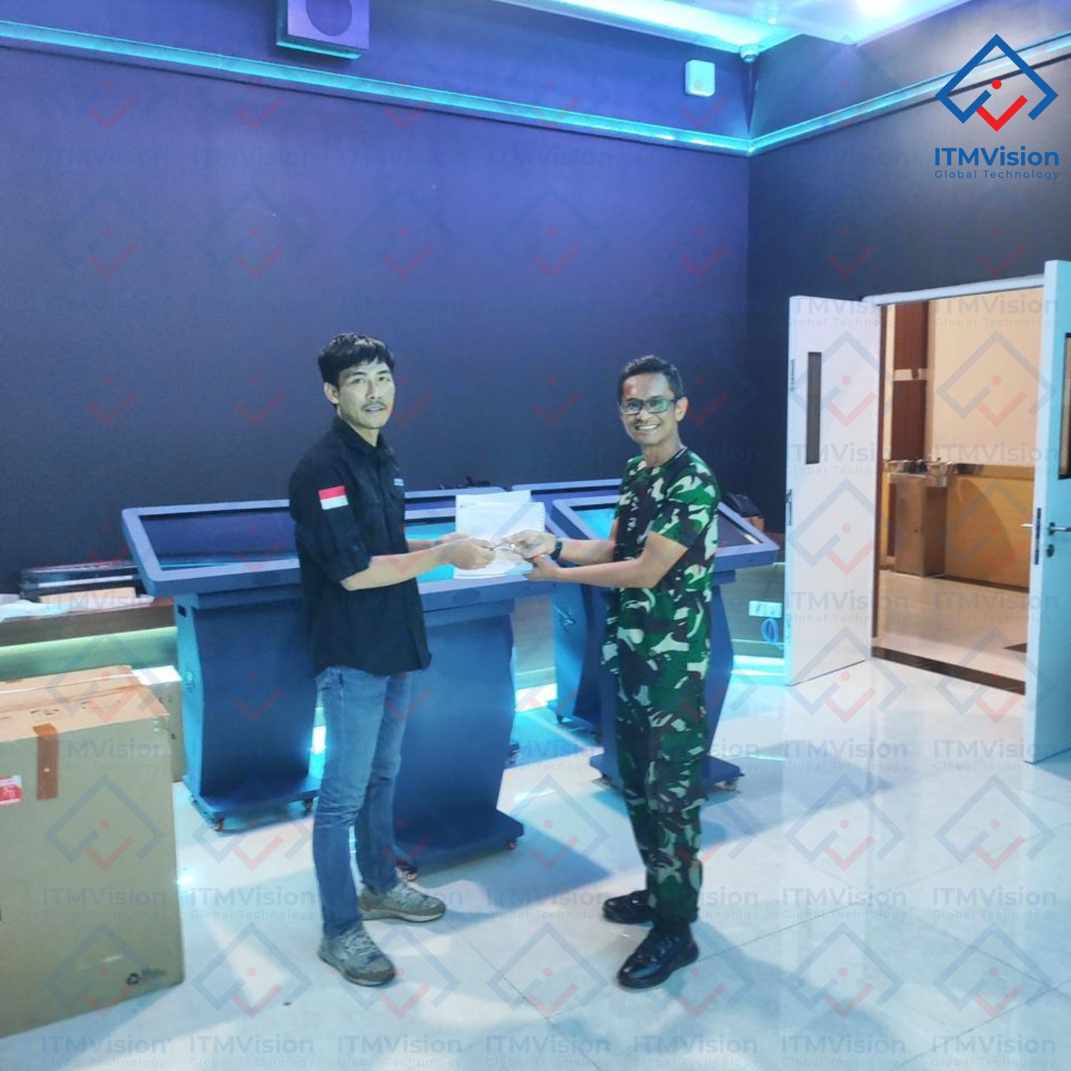 Pemesanan Digital Interactive Custom 32inch Manual Rotate High Performance Support For AI Tools TNI AU